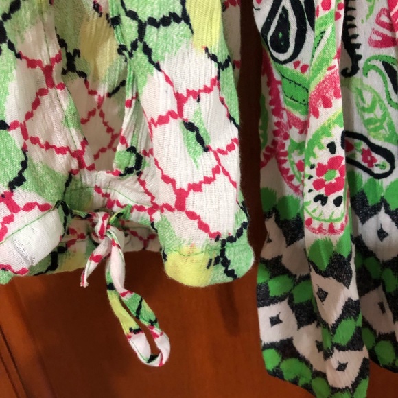 Crown and Ivy Green Printed Top NWT Size Medium - Picture 3 of 8